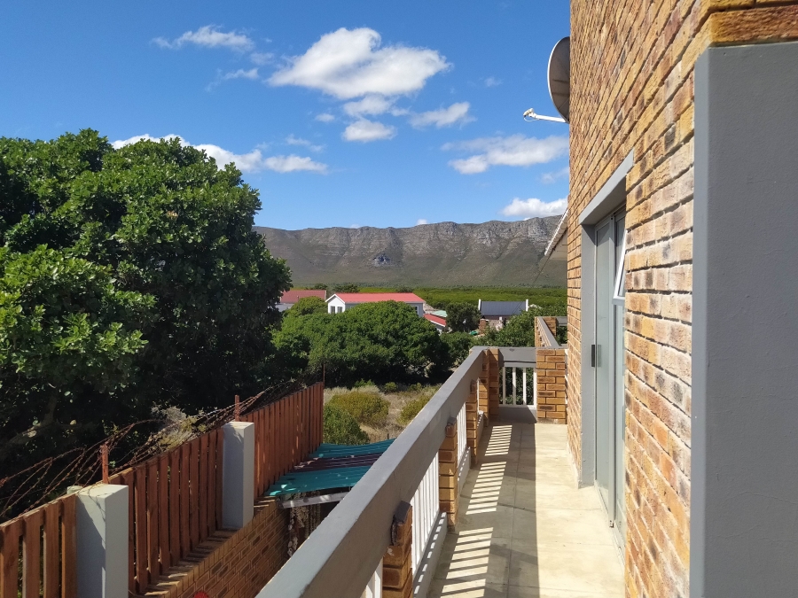 6 Bedroom Property for Sale in De Kelders Western Cape